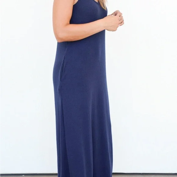 Carly Jean Los Angeles Navy Sleeveless Maxi Dress with Pockets - Picture 3 of 5